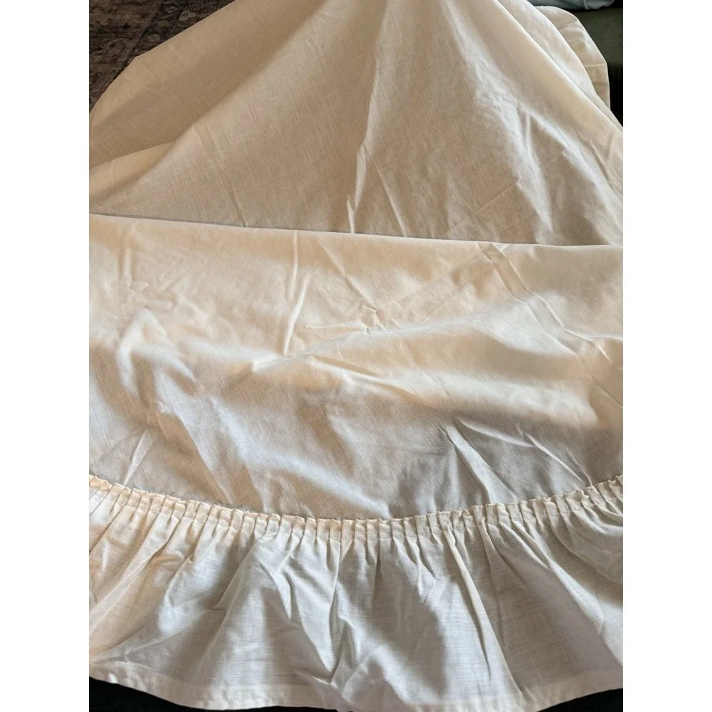 White Oval Tablecloth Ruffle Border Traditional Dining Kitchen Decor 68x66‎